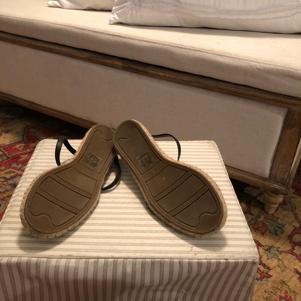 Sandles - Picture 3 of 4
